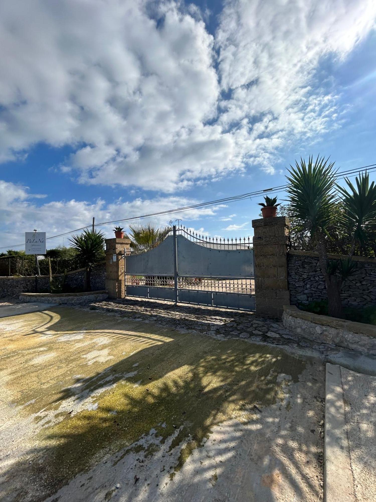 Paluna Otranto Bagian luar foto