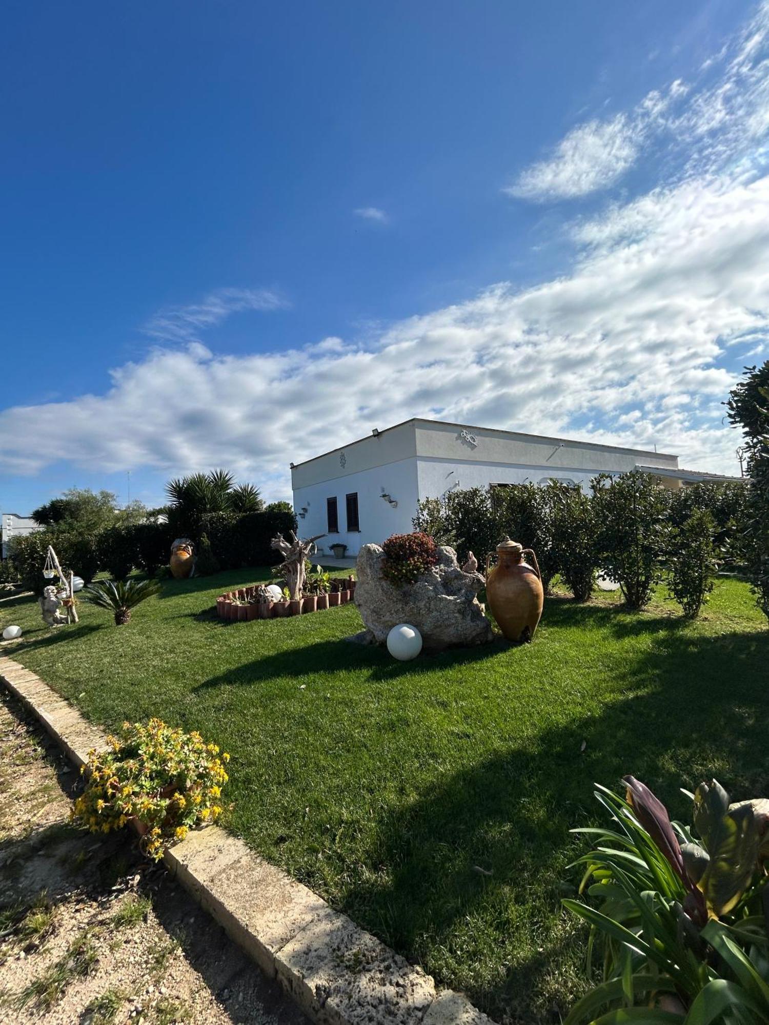 Paluna Otranto Bagian luar foto