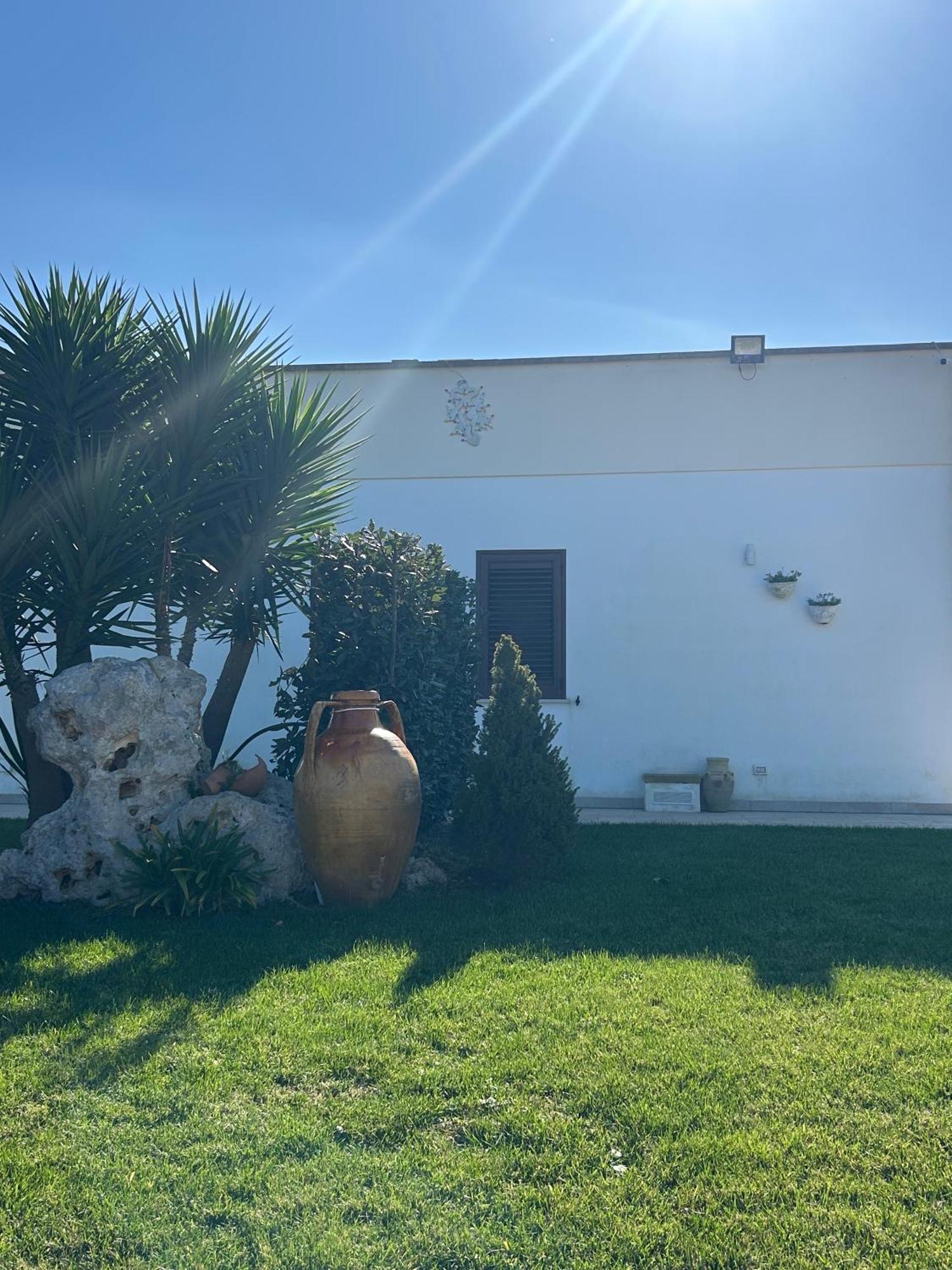 Paluna Otranto Bagian luar foto